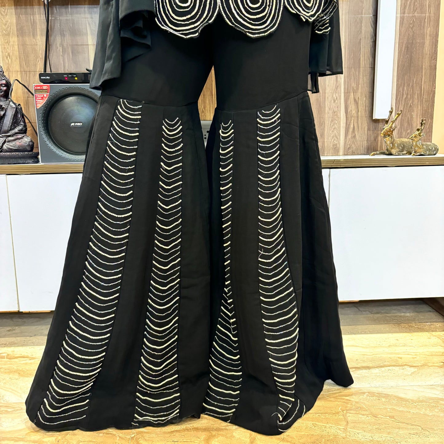 Luxurious Black – Artisanal Elegance